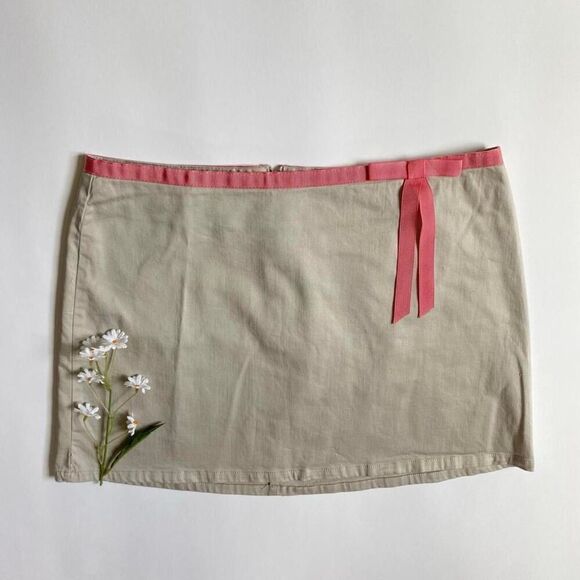 Y2K khaki mini skirt w/bow - Picture 1 of 7